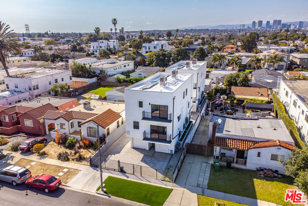 1921 Carmona Avenue - Photo 3