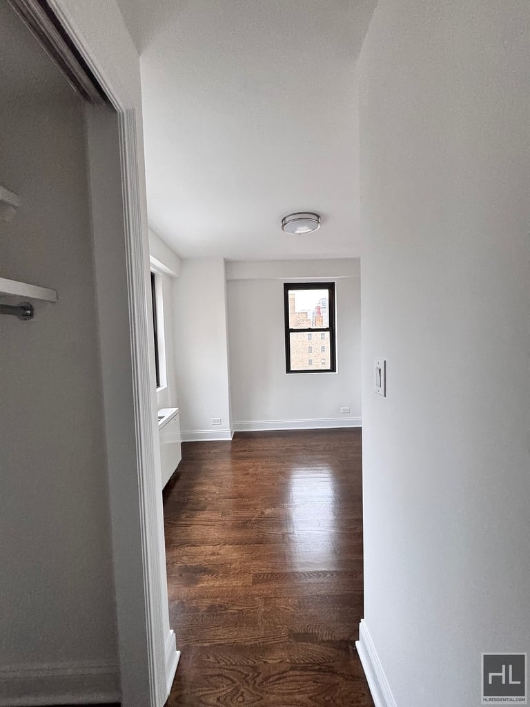 East 16 Avenue - Photo 2