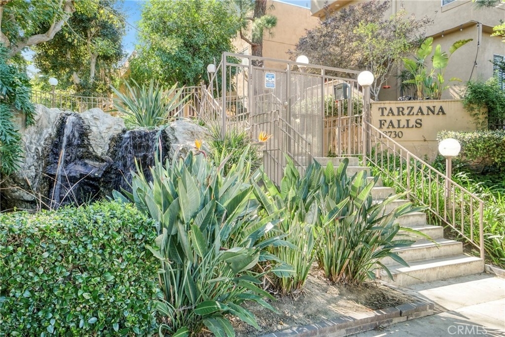 18730 Hatteras Street - Photo 0