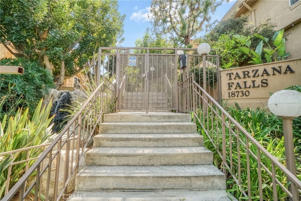 18730 Hatteras Street - Photo 3