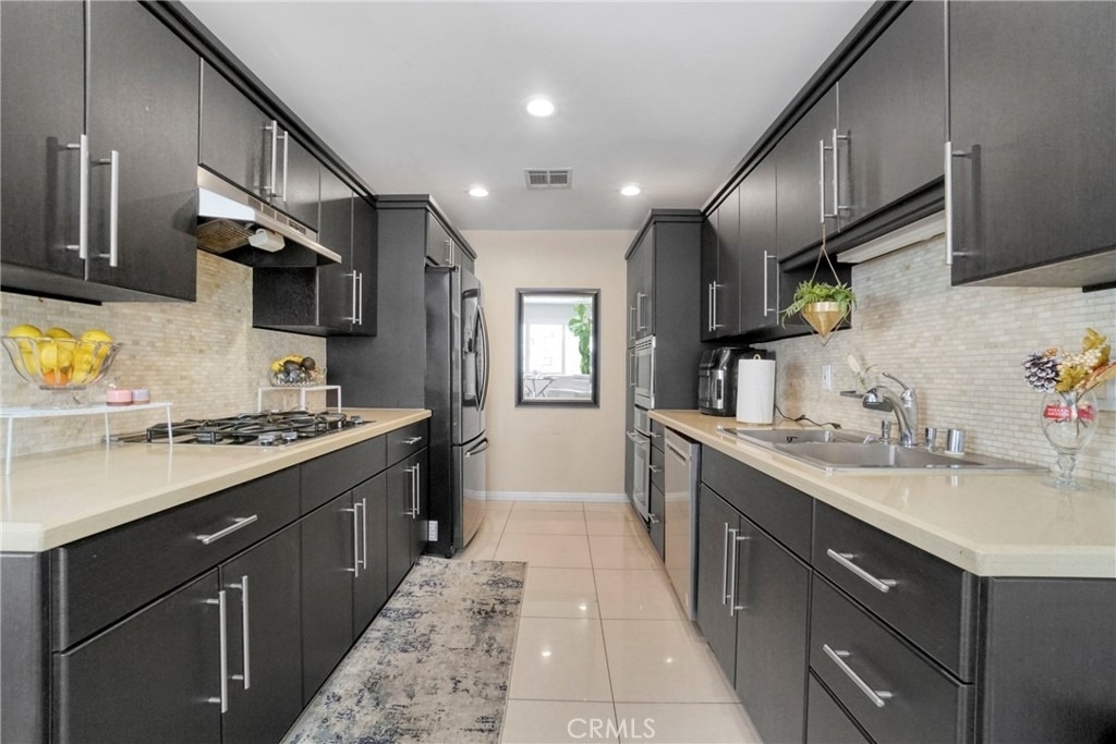 18730 Hatteras Street - Photo 8
