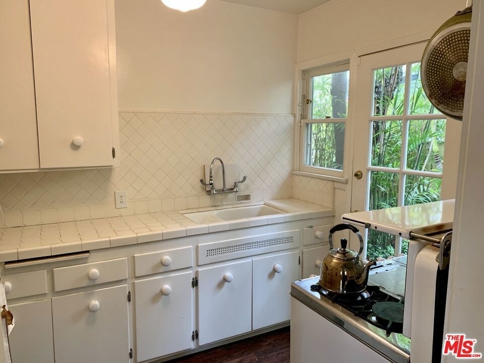 1309 Warnall Avenue - Photo 9
