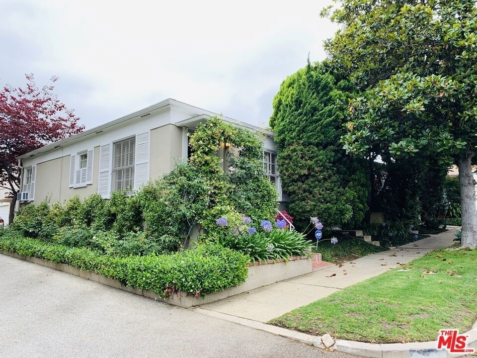 1309 Warnall Avenue - Photo 0