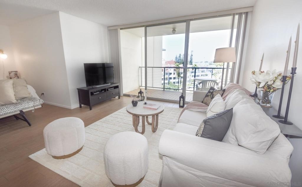 1720 Avenida Del Mundo - Photo 1