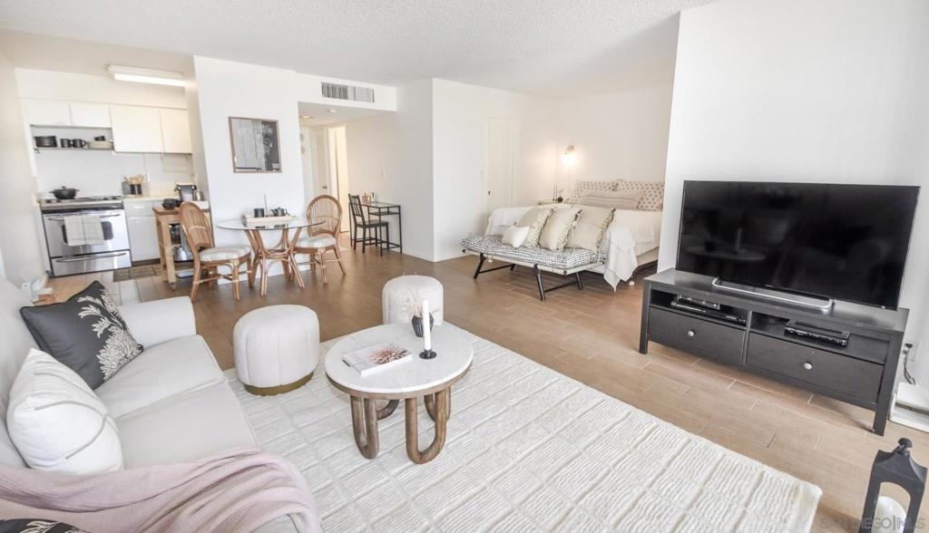 1720 Avenida Del Mundo - Photo 3