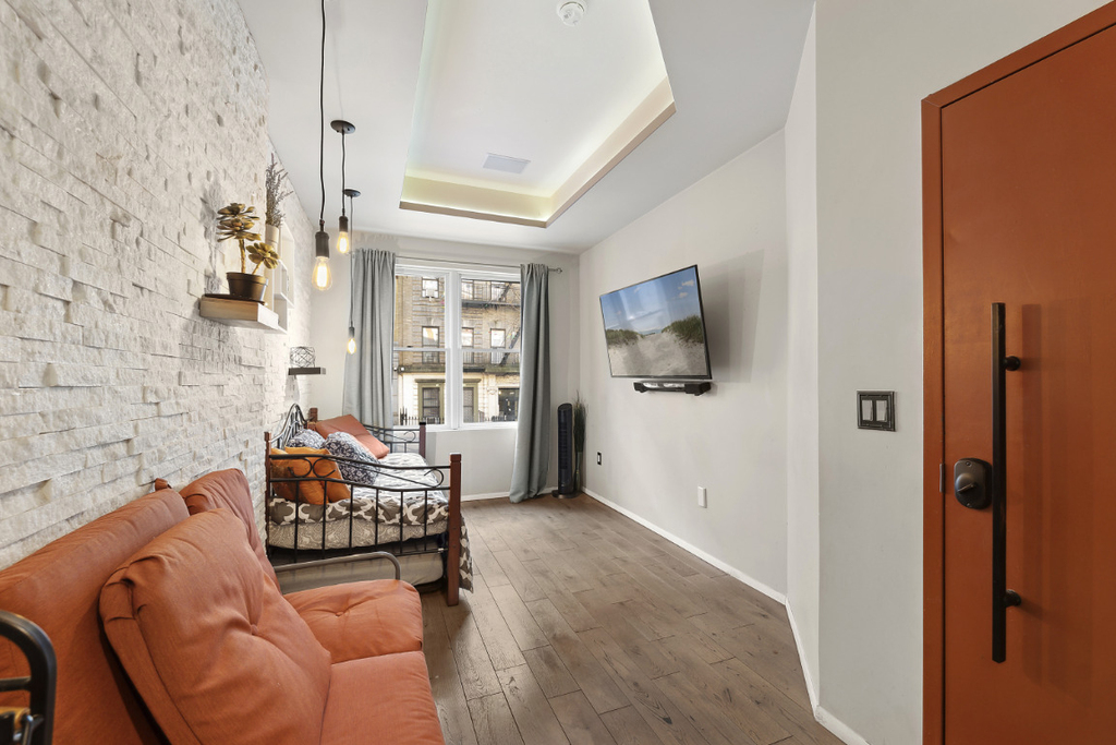 557 W 159th Street - Photo 14