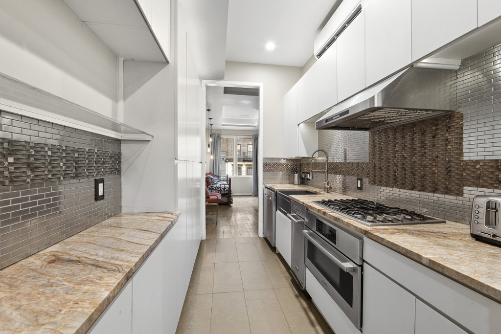 557 W 159th Street - Photo 15