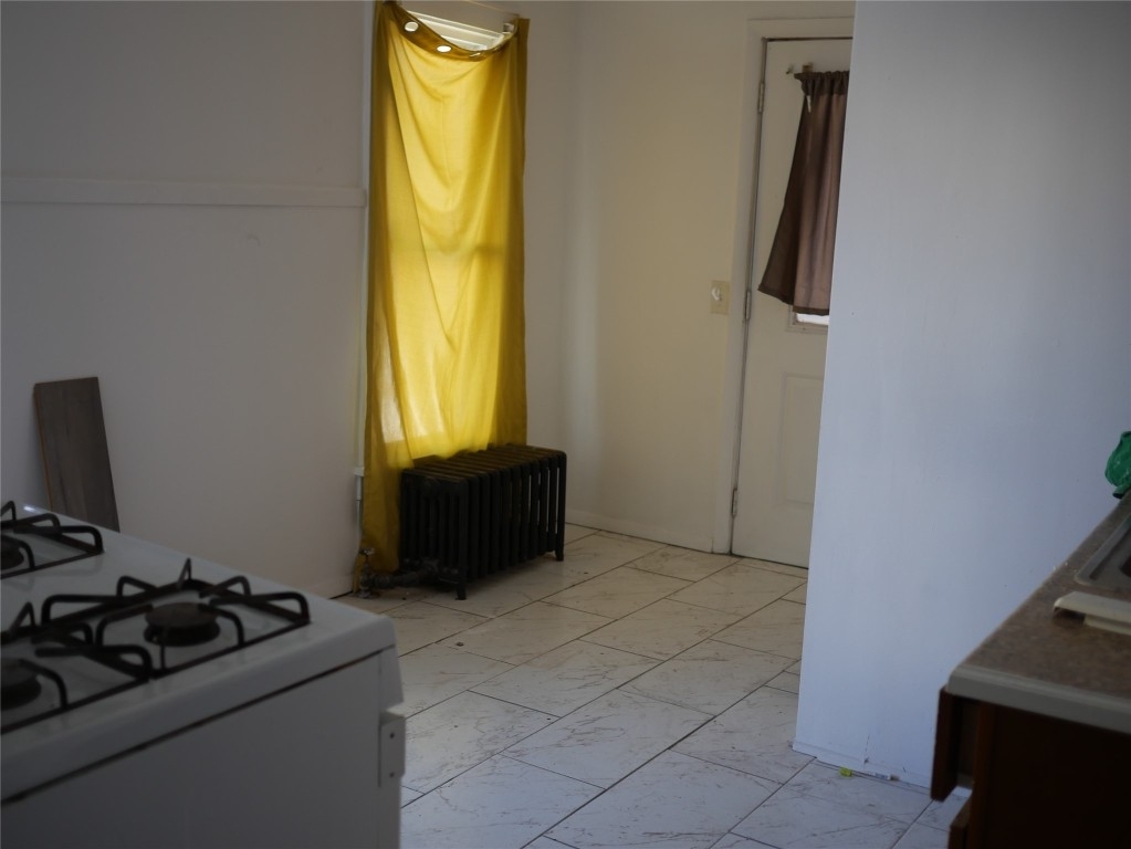 6 Tracy St Apt 2 - Photo 2