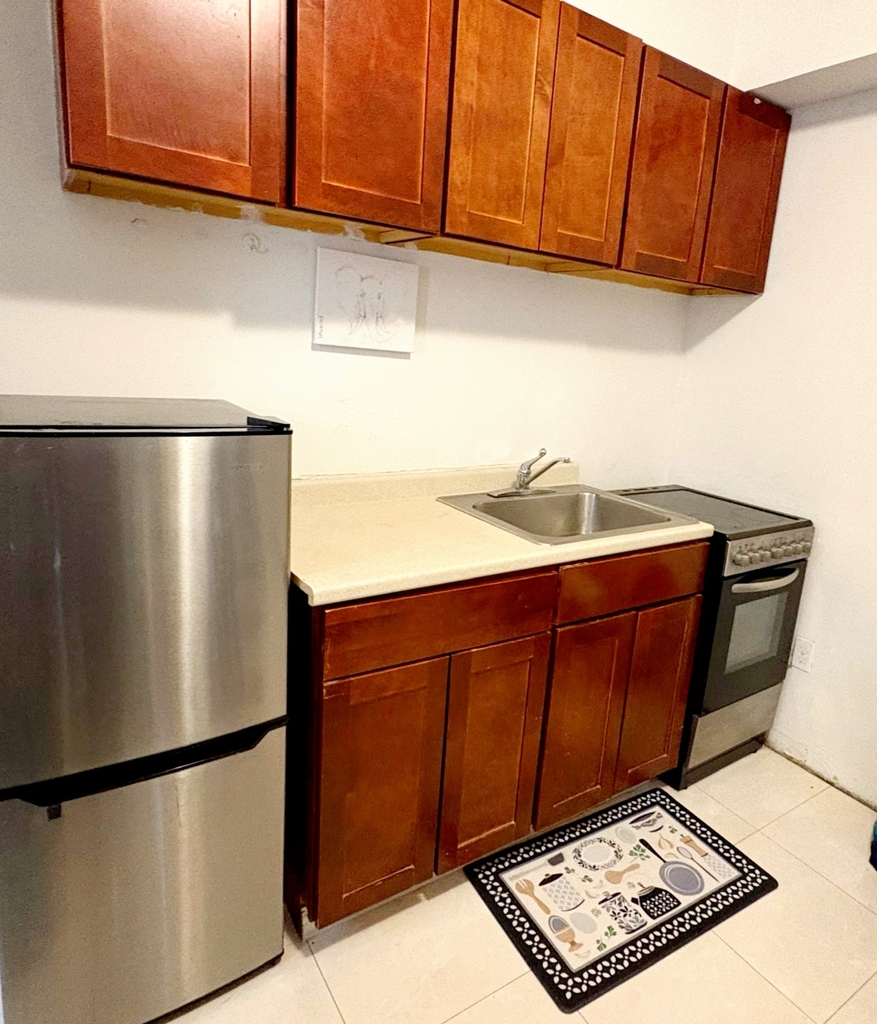 102-02 Queens Blvd - Photo 2