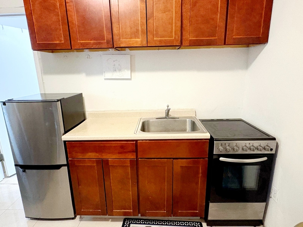 102-02 Queens Blvd - Photo 3