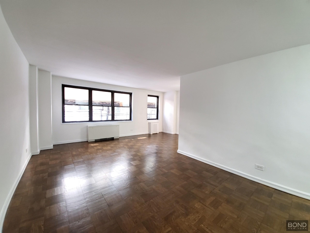 96 Fifth Avenue - Photo 0