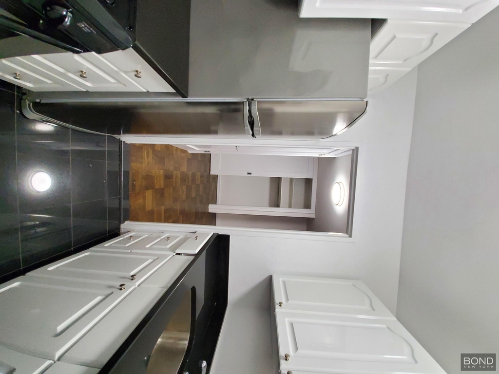 96 Fifth Avenue - Photo 2