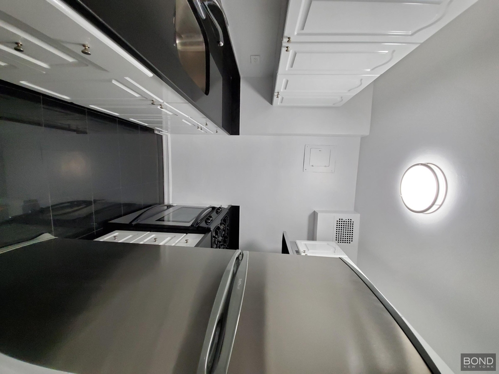 96 Fifth Avenue - Photo 1