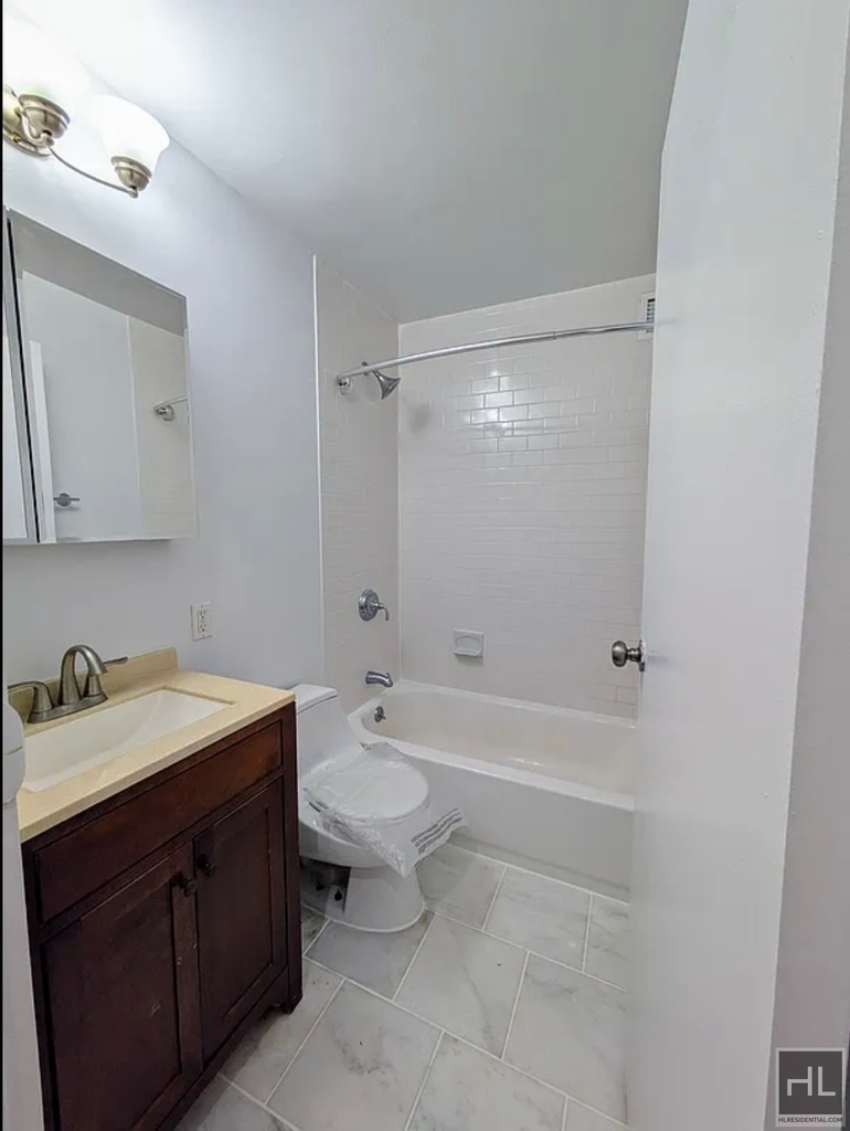 East 78th Street - Photo 3