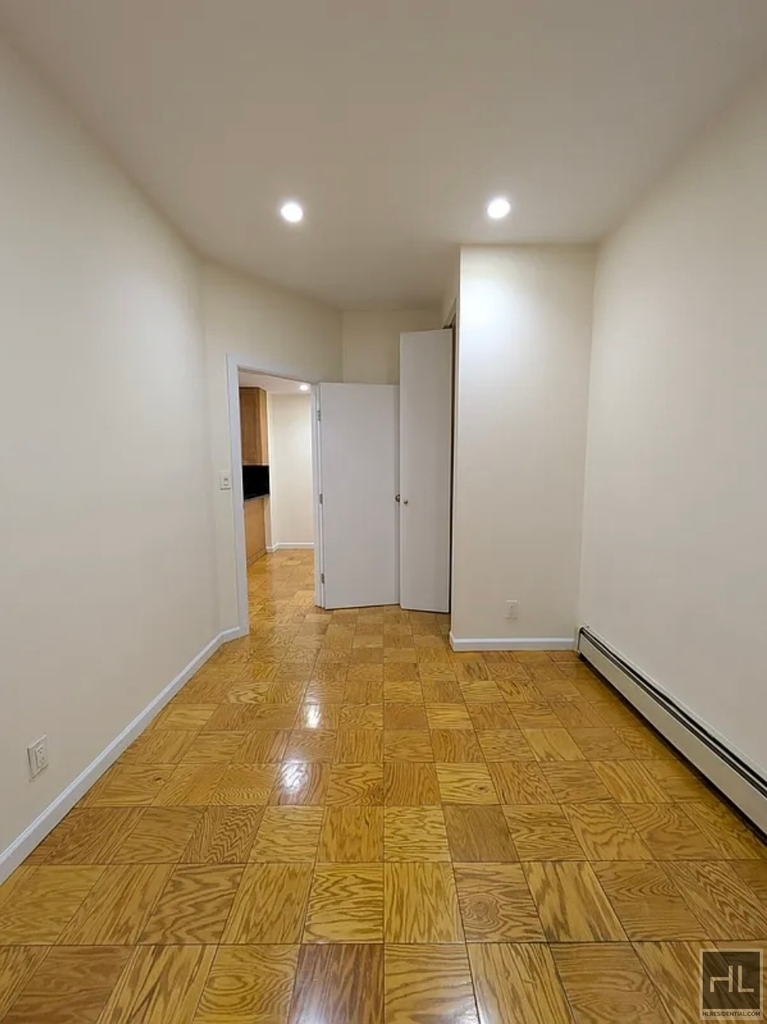 East 78th Street - Photo 8