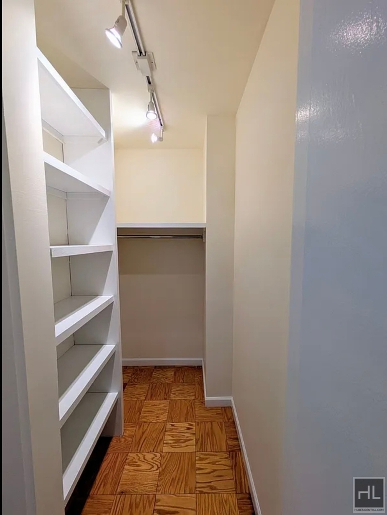 East 78th Street - Photo 6