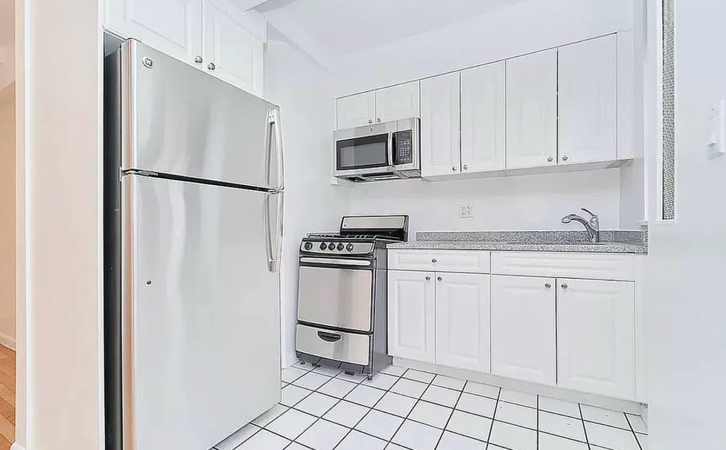 850 Amsterdam Avenue - Photo 5