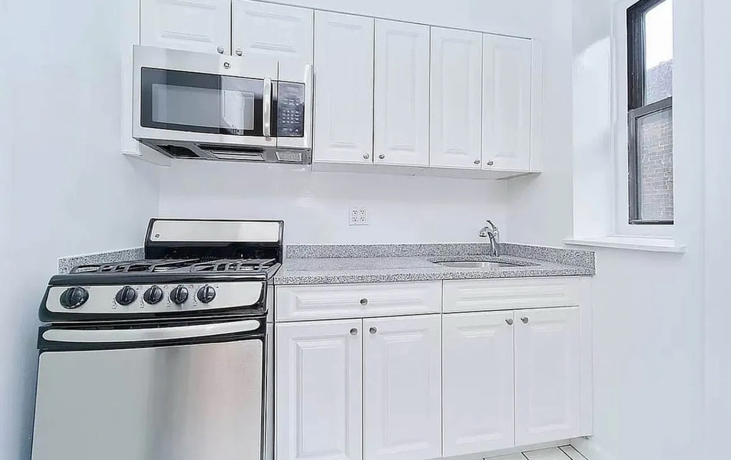 850 Amsterdam Avenue - Photo 4