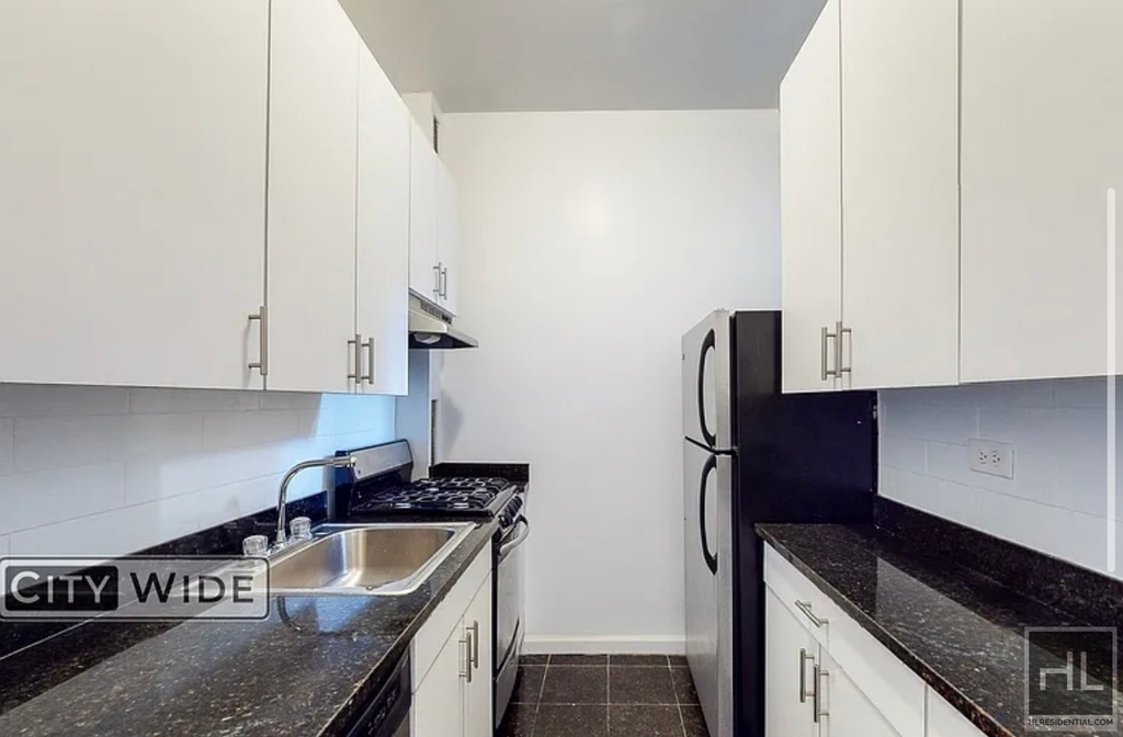East 81 Street - Photo 3