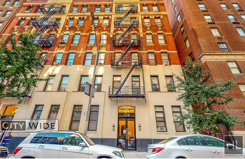 East 81 Street - Photo 6