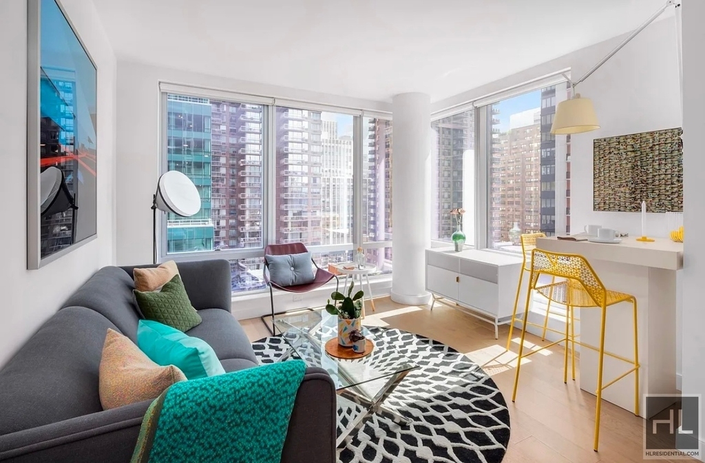 East 39th Street - Photo 0