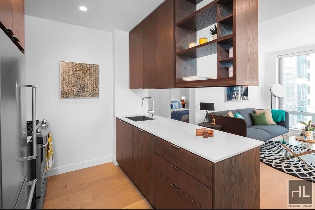 East 39th Street - Photo 4