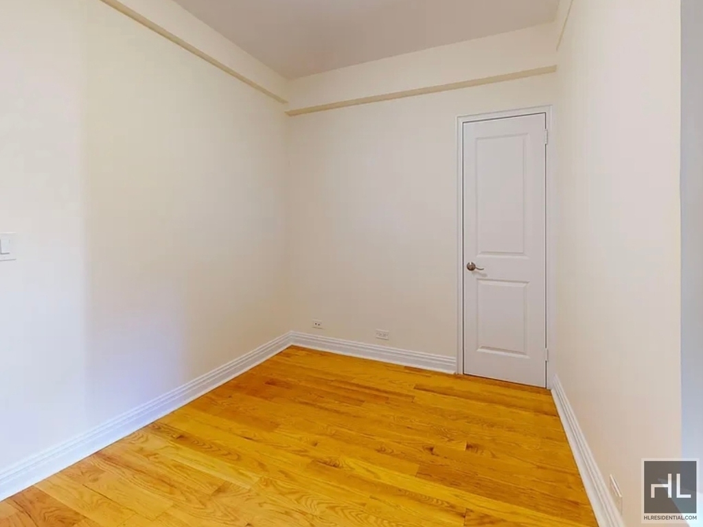 East 56 Street - Photo 8