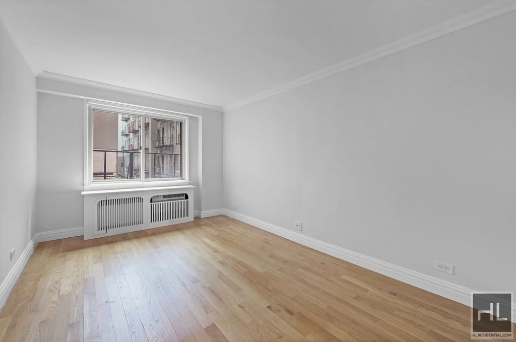 E 65th St - Photo 4