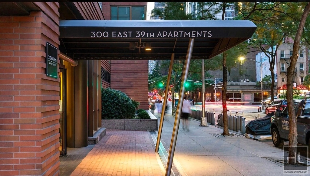 East 39th Street - Photo 19