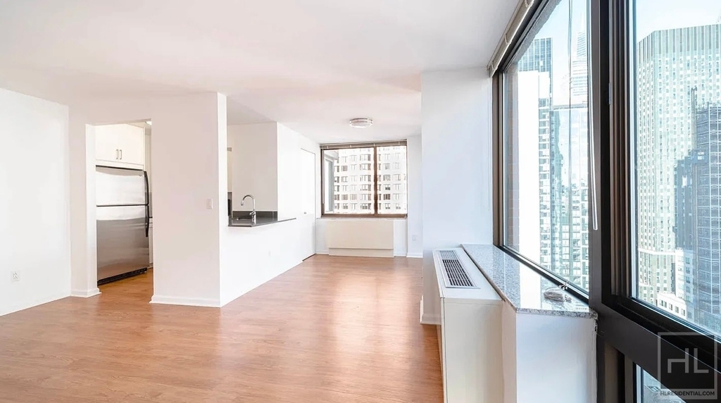 East 39th Street - Photo 5