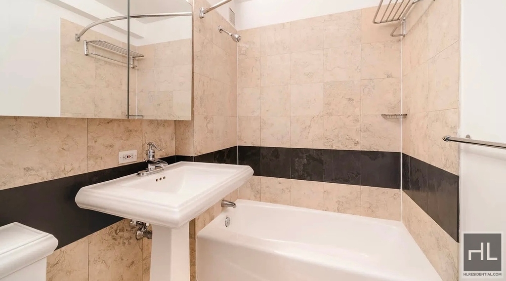East 39th Street - Photo 12