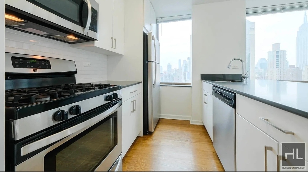 East 39th Street - Photo 0