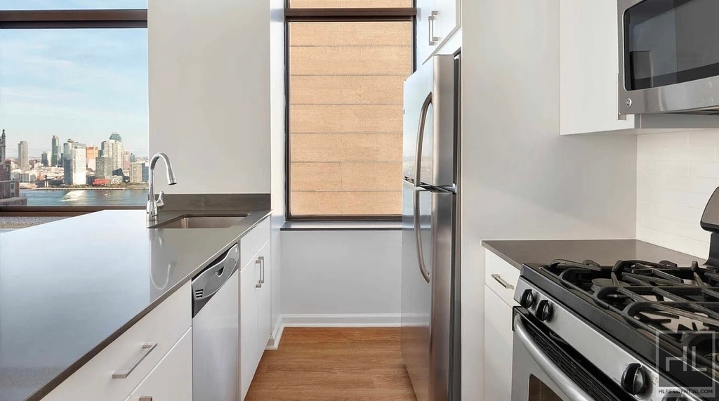 East 39th Street - Photo 2