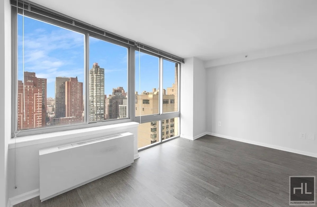 East 92nd Street - Photo 8