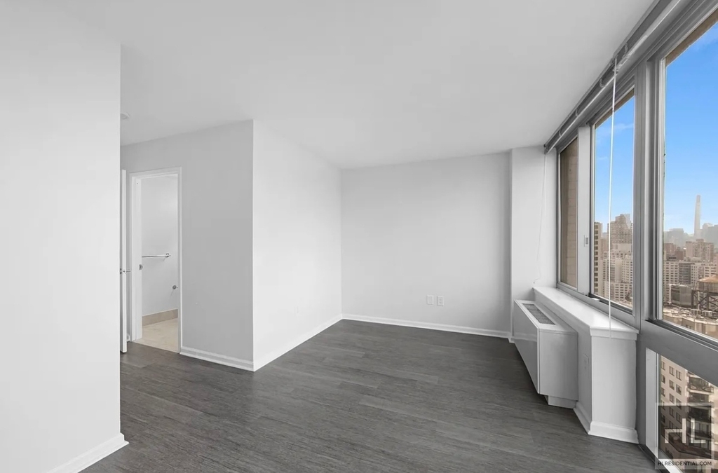 East 92nd Street - Photo 9