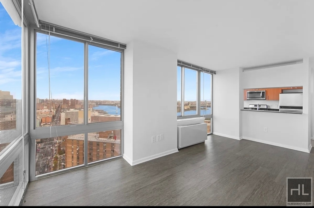 East 92nd Street - Photo 4