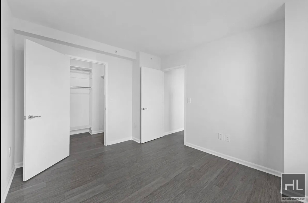 East 92nd Street - Photo 14