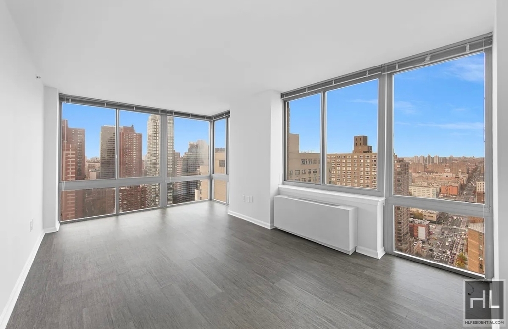 East 92nd Street - Photo 2