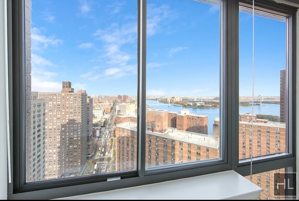 East 92nd Street - Photo 18