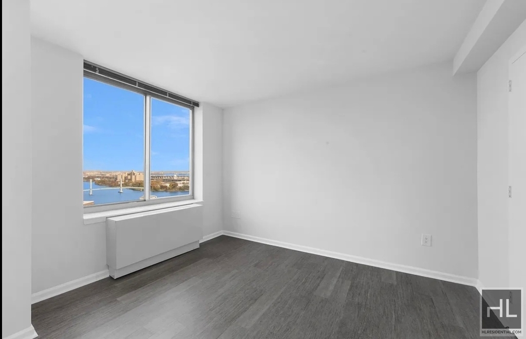 East 92nd Street - Photo 13