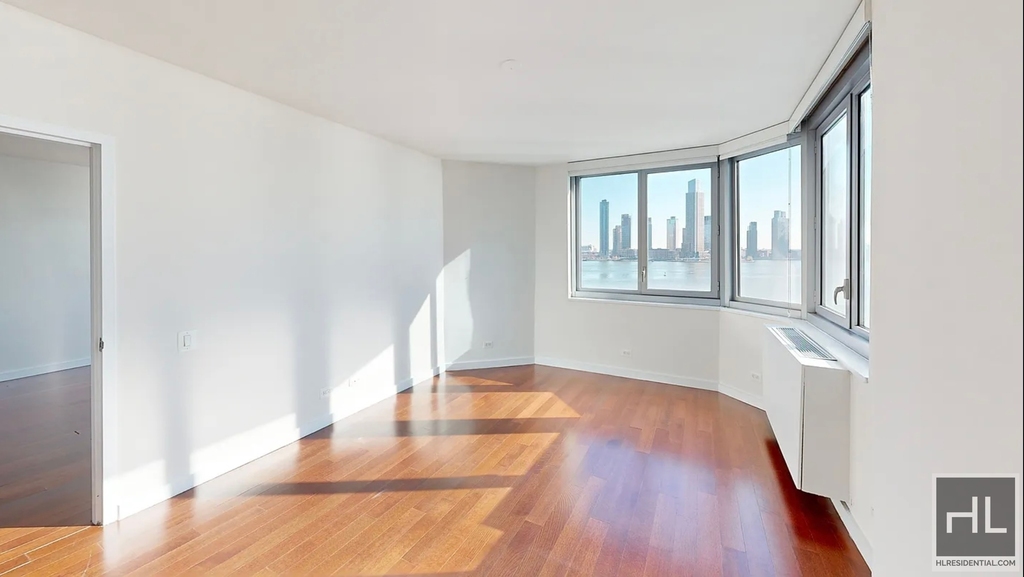 East 34th Street - Photo 9