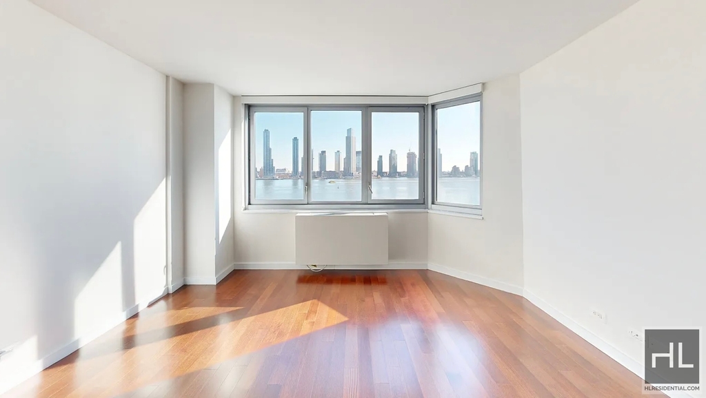 East 34th Street - Photo 8