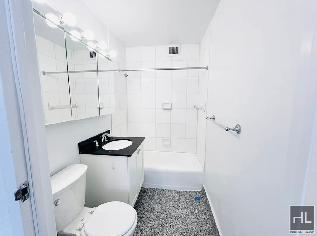 East 63rd Street - Photo 5