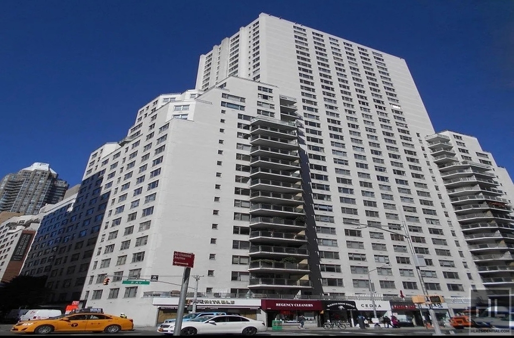 East 63rd Street - Photo 6