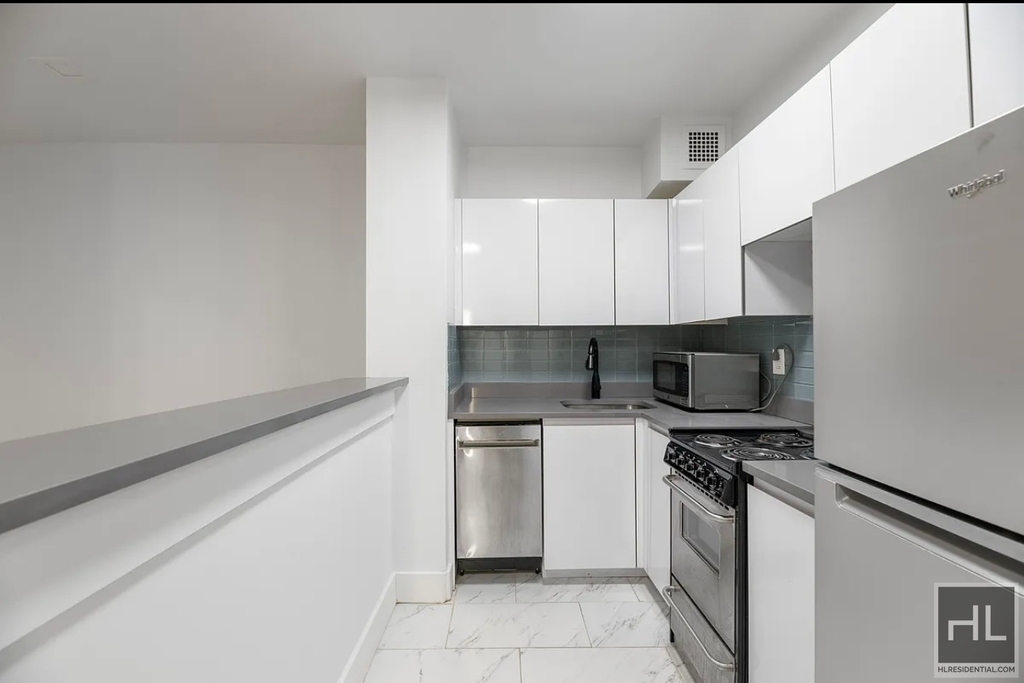 East 37th Street - Photo 4