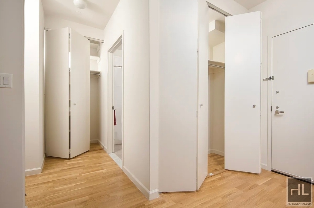 Lexington Avenue - Photo 1