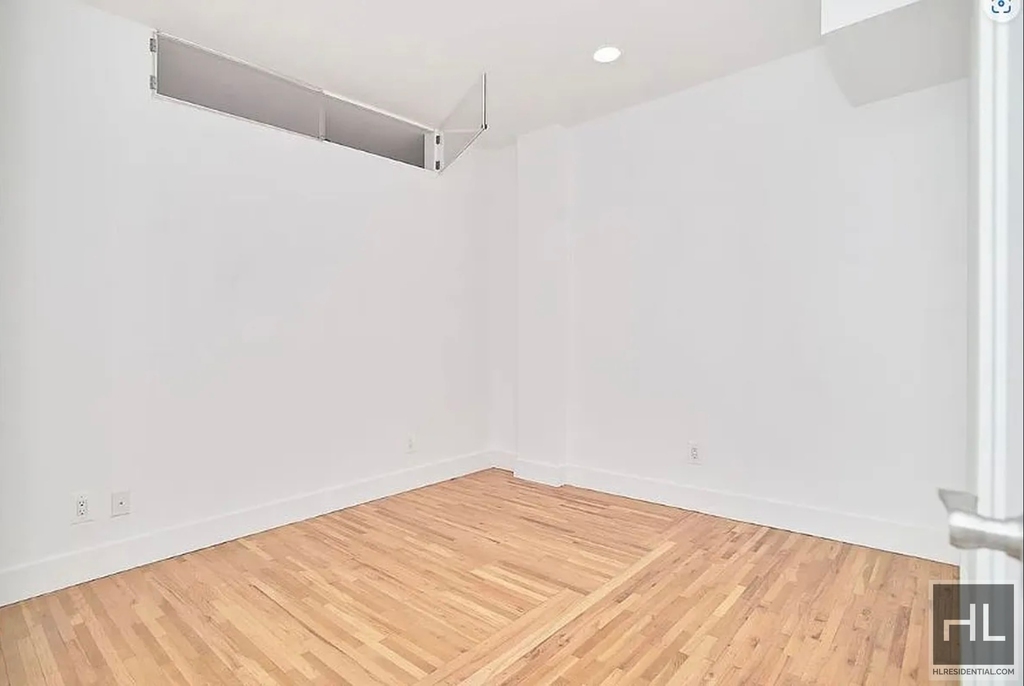 East 37th Street - Photo 13