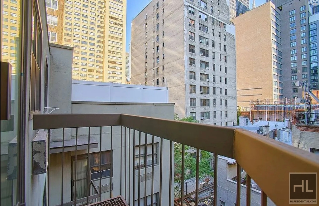 East 37th Street - Photo 14