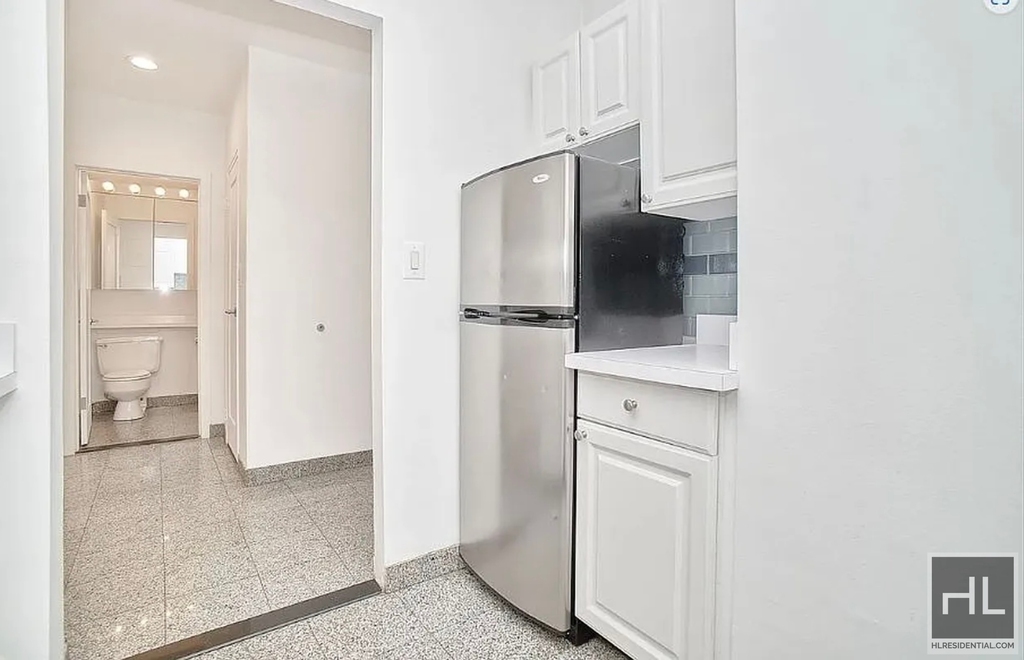 East 37th Street - Photo 8
