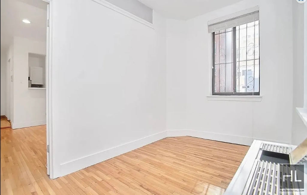 East 37th Street - Photo 12